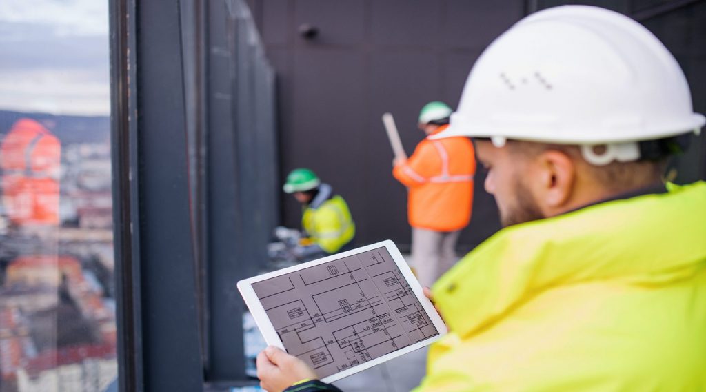 MONITOR TIMELINES & HANDLE RESOURCES